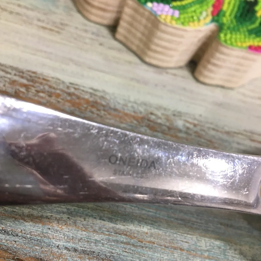 Oneida sleek stainless